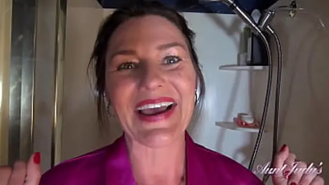 All-Natural 50yo Mature Housewife Joana plays with her hairy pussy🌮️ in the shower🚿