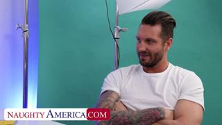 Skylar Vox Asks Friend's Dad for Hot Pics in Exchange for His Big Dick🍆!