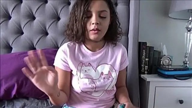 Dark-haired girlfriend rides boyfriend′s hard cock🌭 until she explodes