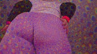 A hypnotic ride with a lusciously plump posterior in sight