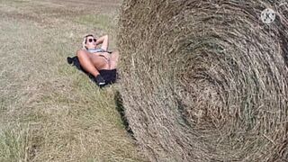 Stranger Pleasure: Voyeur Surprises Public淫秘