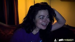 Stepdaughter Craves Immediate F*cking From Her Dad!